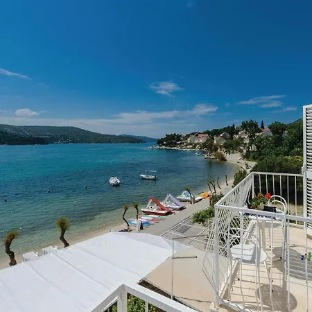 Two-bedroom With Sea View 02 * 슬라노