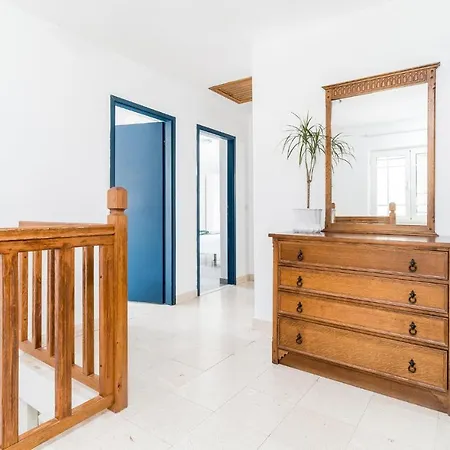 Two-bedroom With Sea View 02 아파트 *