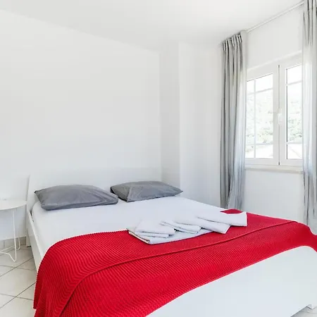 Two-bedroom With Sea View 02 아파트