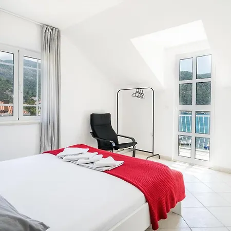 Two-bedroom With Sea View 02 * 슬라노