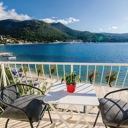 Two-bedroom With Sea View 02 아파트 슬라노
